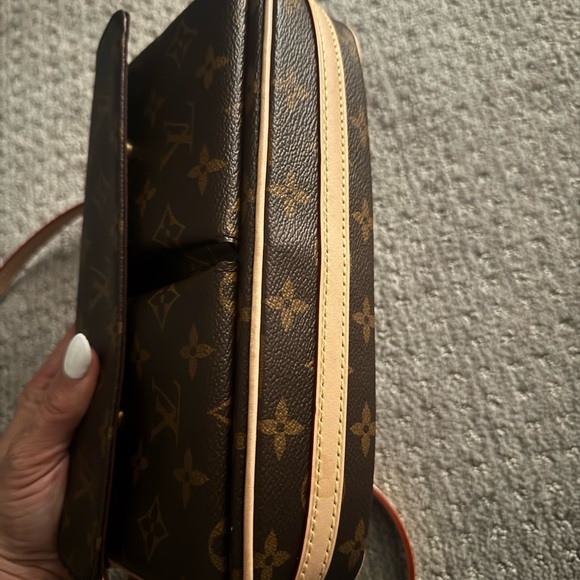 Louis Vuitton Brown Monogram Shoulder Bag - Picture 7 of 9
